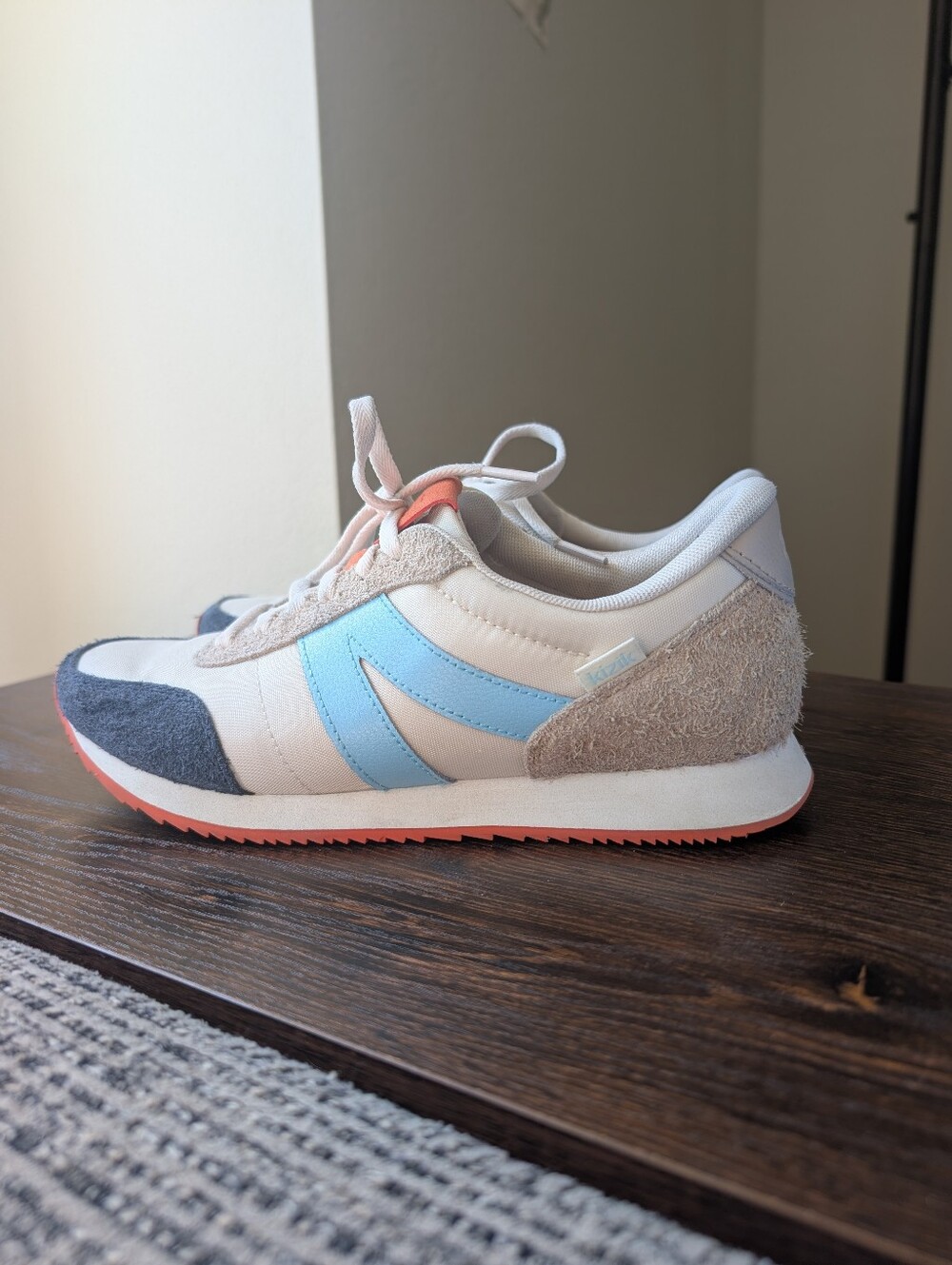 Kizik Milan Hands Free Off White Beige Tan Blue Hands Free Sneakers Shoes